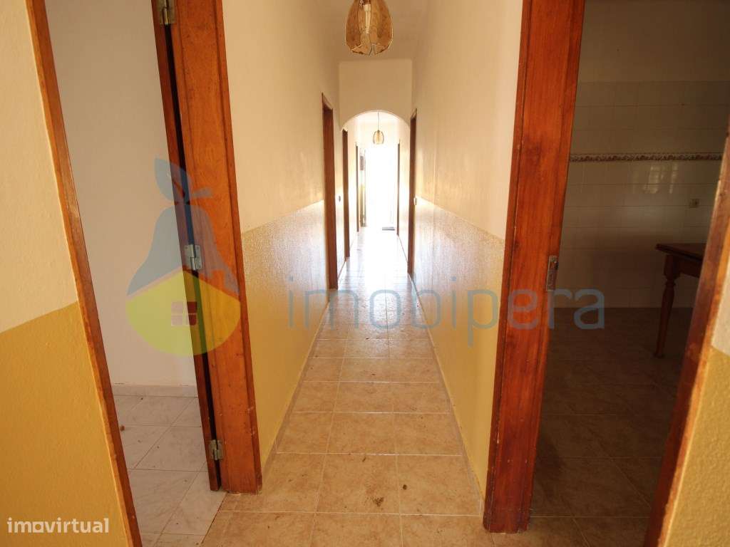 Moradia Isolada T4, térrea, de um só piso, com terreno de 3.540m2.-21