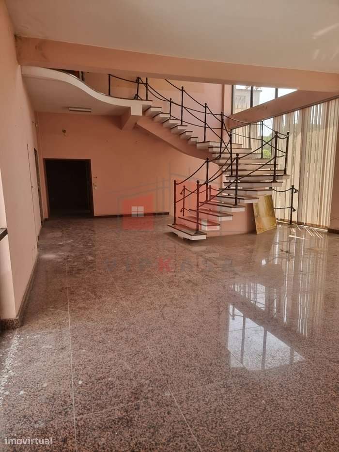 Armazém Industrial com 3417 m2 de área - Grande imagem: 4/50