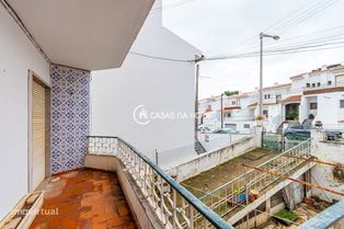 Moradia embanda para recuperar na Alapraia - Estoril - Grande imagem: 5/30