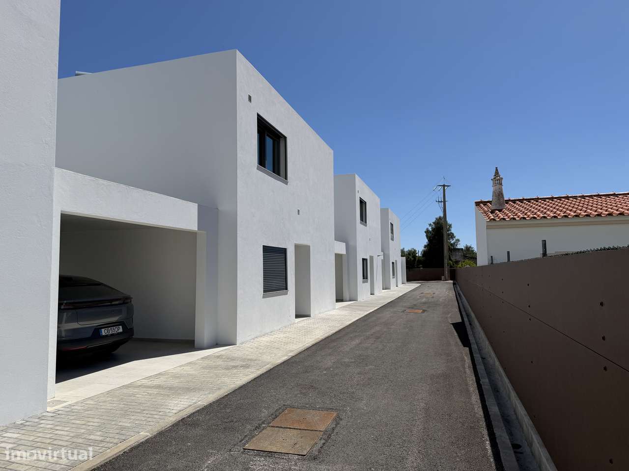Moradia T4 com piscina, terraço e garagem em Ferreiras-36