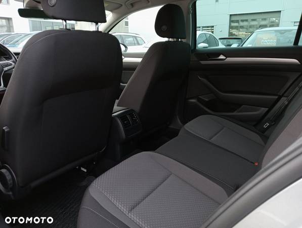 Volkswagen Passat 2.0 TDI EVO Essence DSG - 9