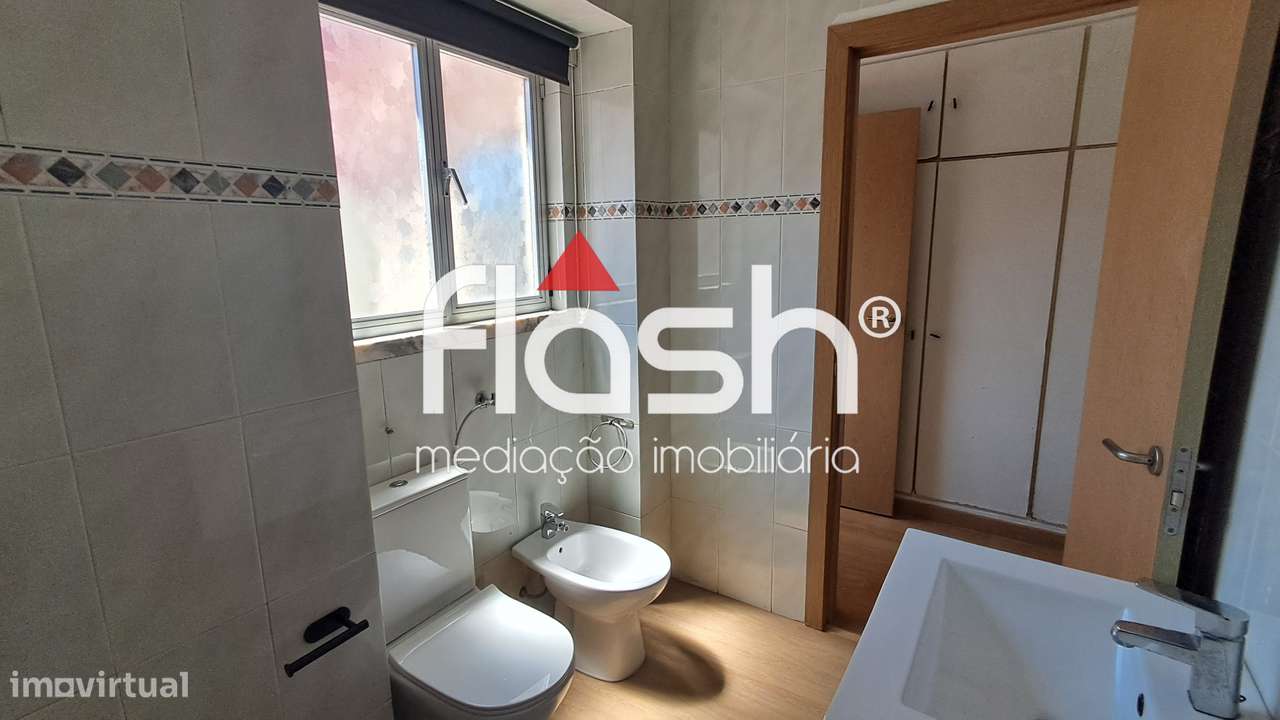 Apartamento T4 nas Mercês-16