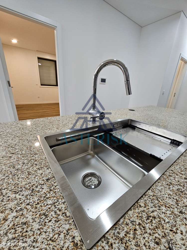 T2+1 Totalmente Remodelado a poucos minutos da Praia - Grande imagem: 4/15