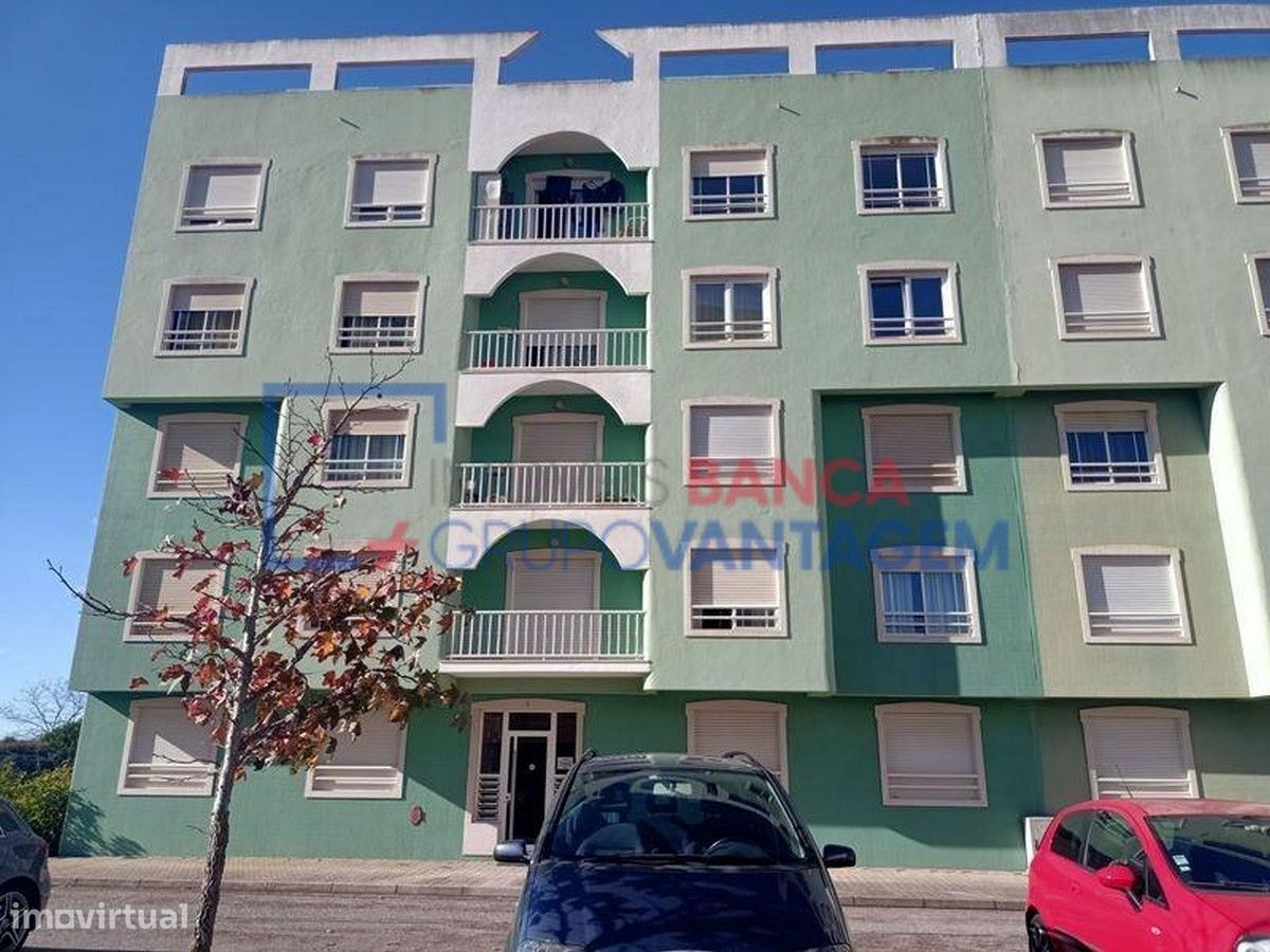 APARTAMENTO T2 EM VENDA NO SEIXAL. IMÓVEL OCUPADO. VENDA DE 50% - Grande imagem: 1/7