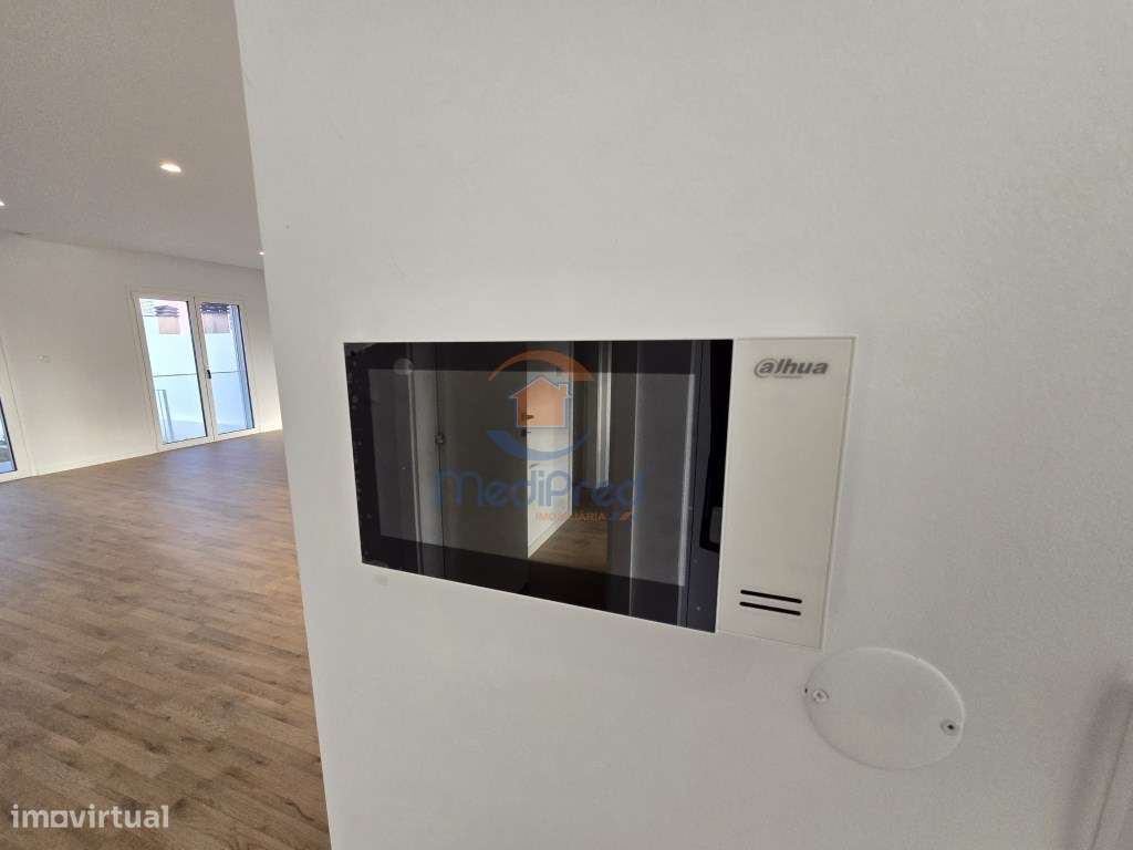 Moradia T4+1 NOVA | Casal de São Sebastião, Famões - Grande imagem: 5/57