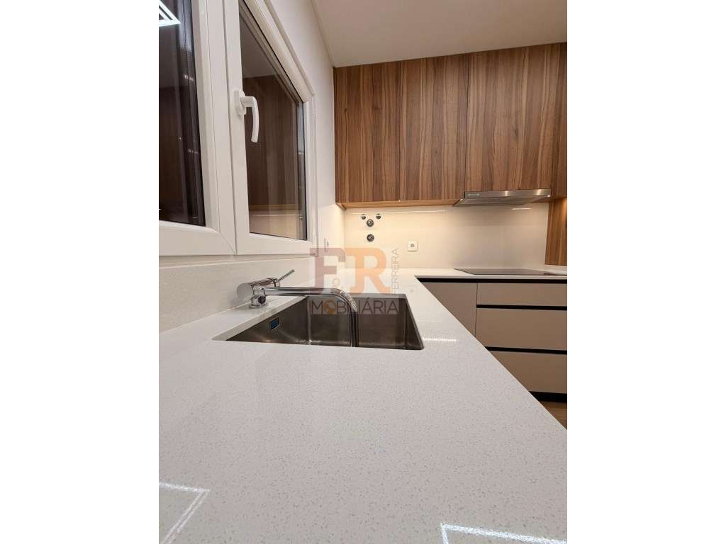 Moradia Geminada Gaveto T3 com Garagem Quinta do Conde-5