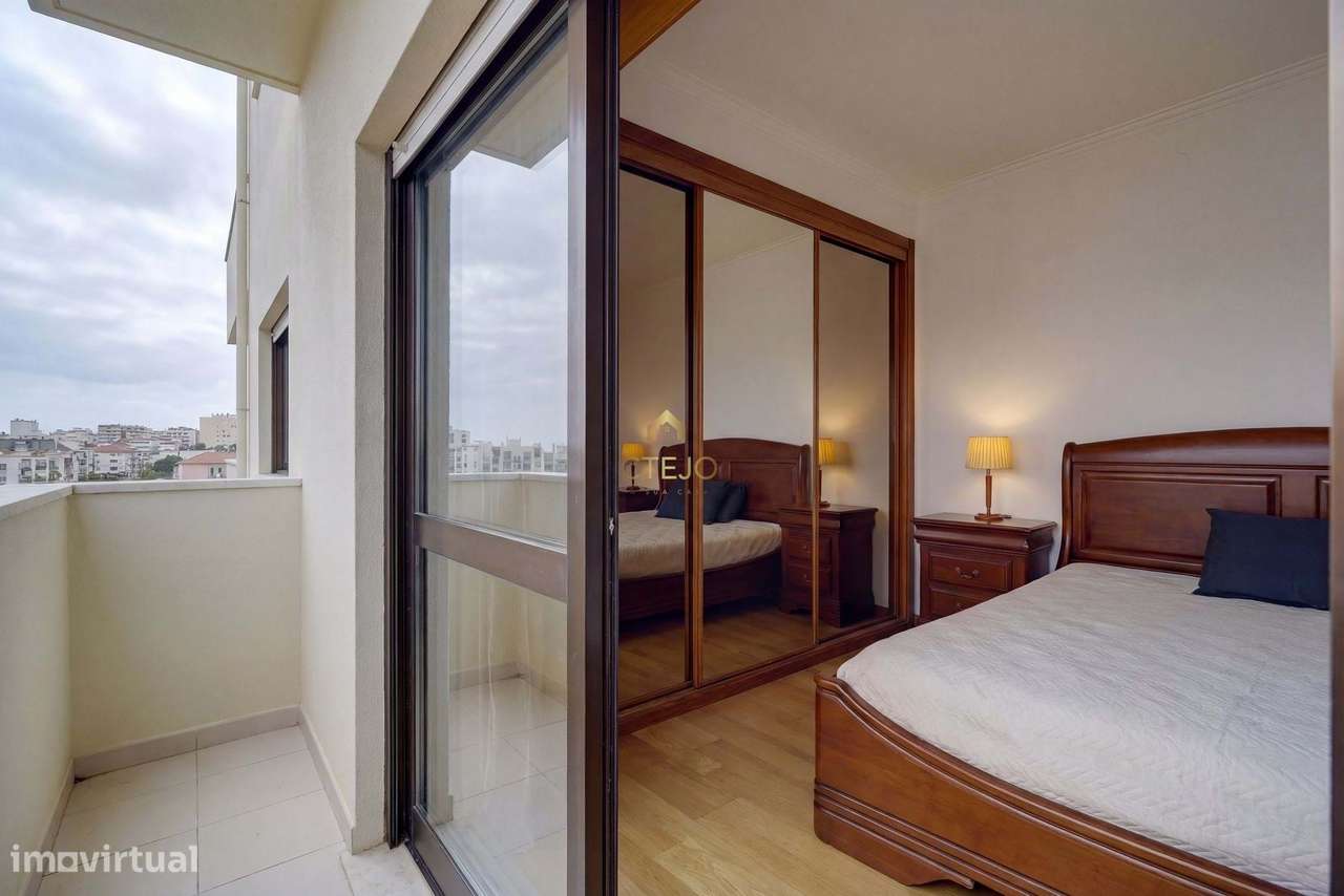 Apartamento T3 com Vista Rio em Póvoa de Santa Iria-21