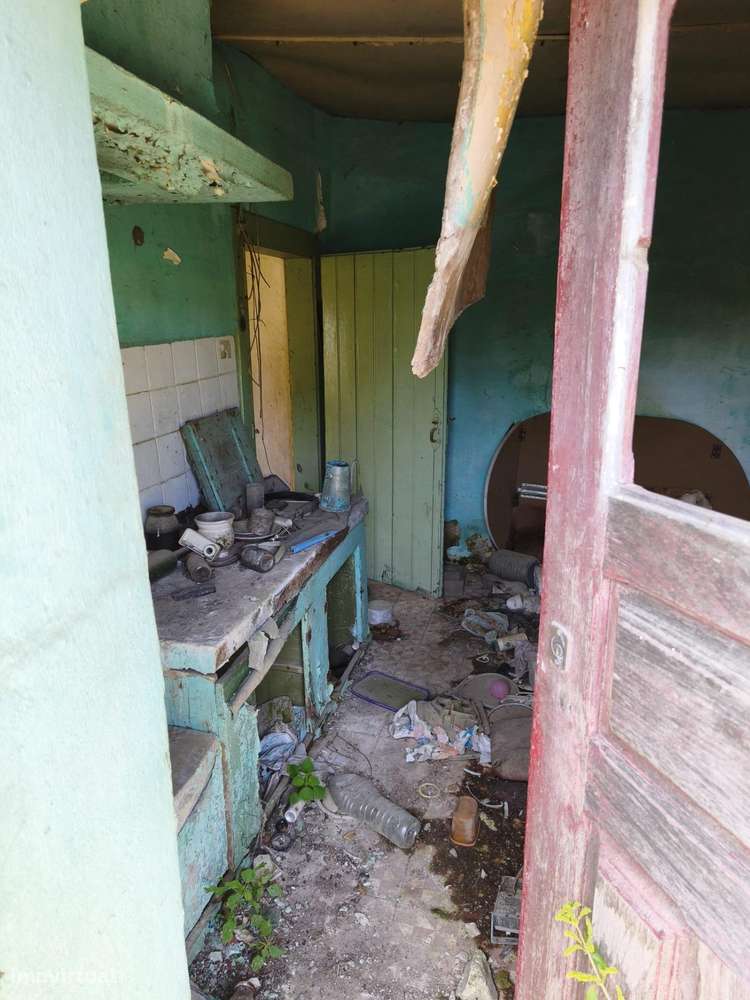 Terreno com Ruina e Projeto em curso para Moradia T2 Geminada , no...-19