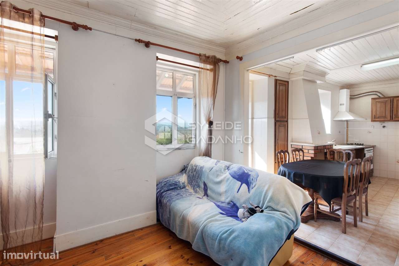 Prédio para venda centro de Caria com comércio no rés-do-chão e ampla-34