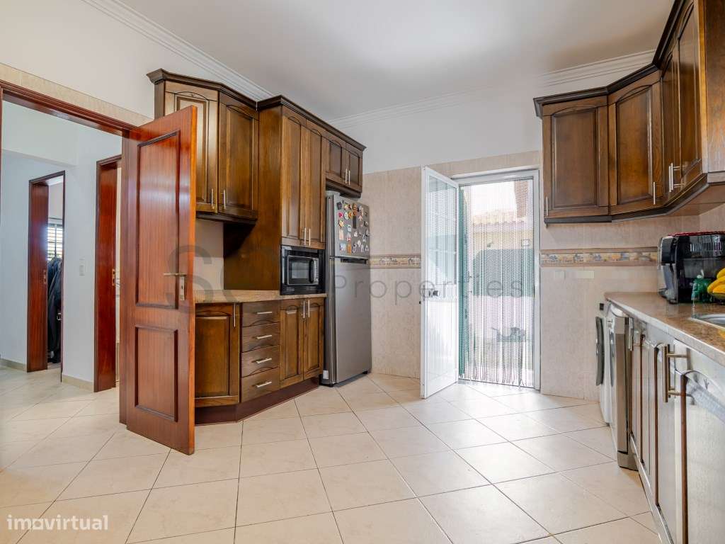 Moradia T5 Independente com Garagem em Fernão Ferro-14