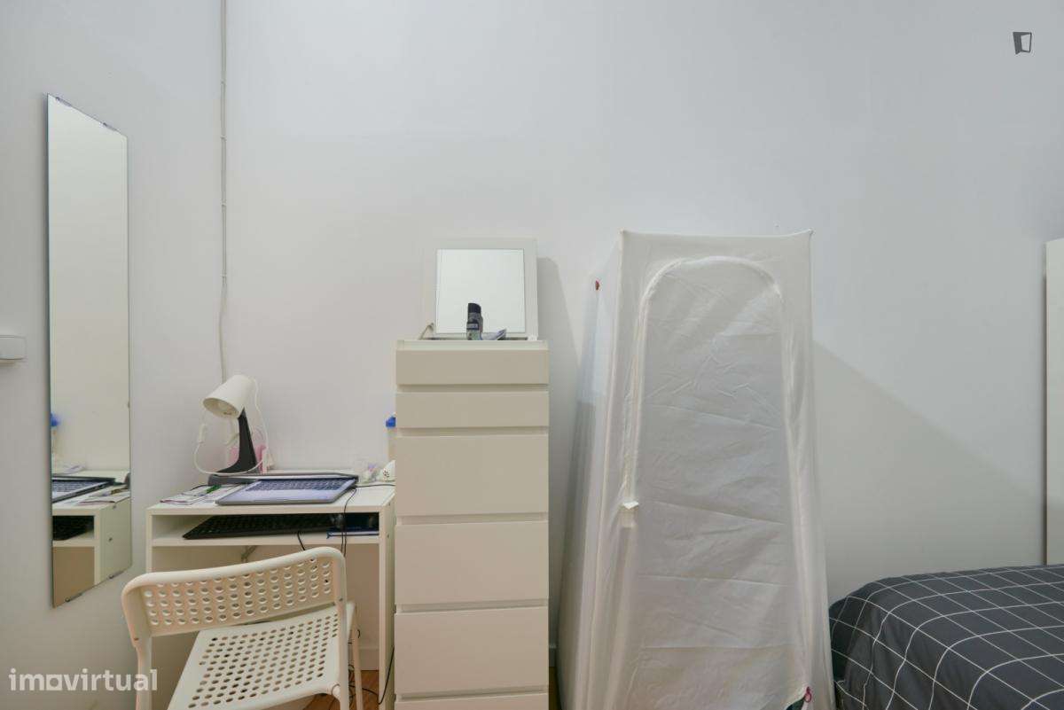 Quarto - localizado em Entrecampos Lisbon - Grande imagem: 4/9