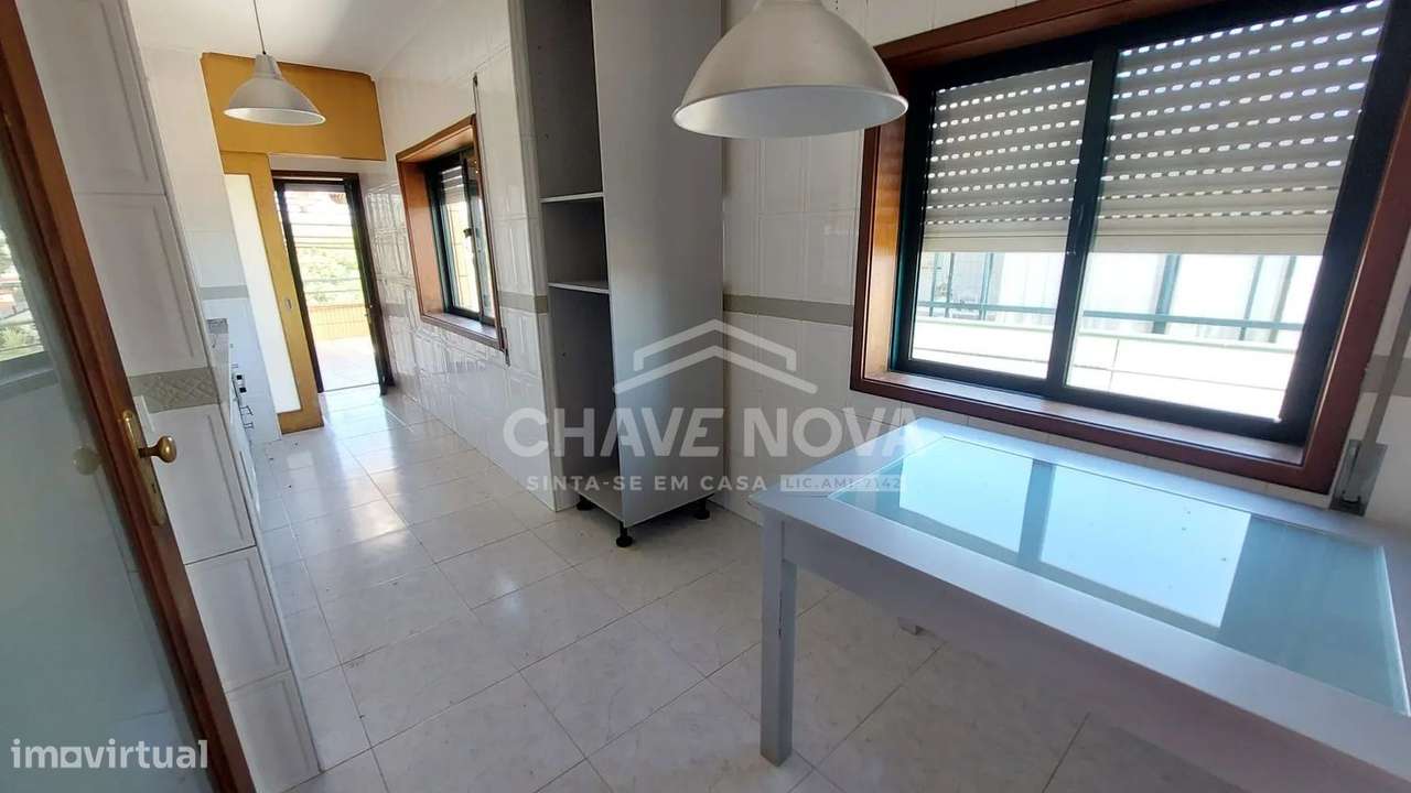 T2 Último Piso c/ Terraço e Garagem Box em S. Félix da Marinha-4