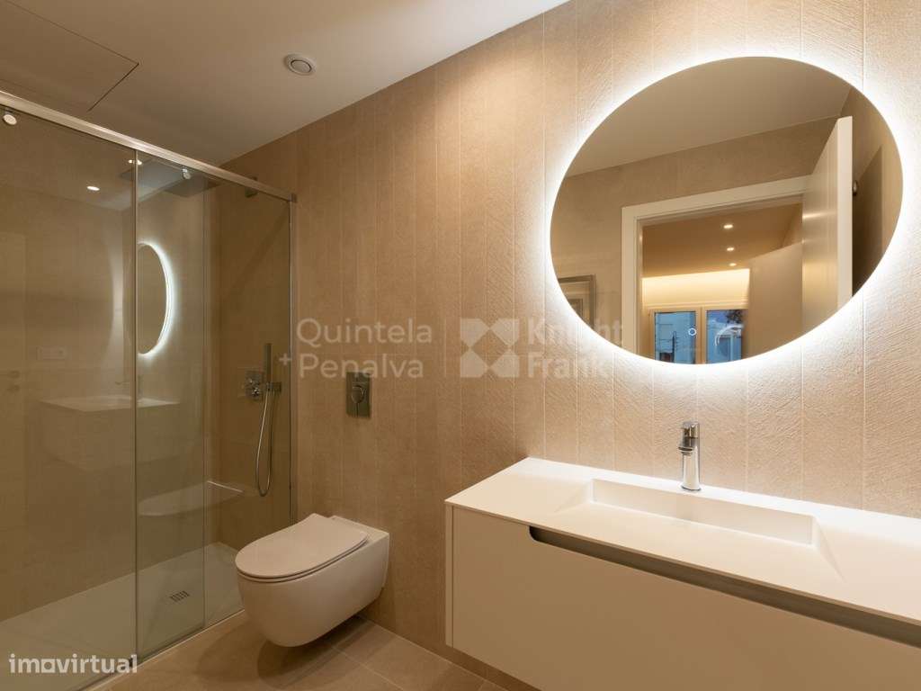 Apartamento T3 com garagem junto ao centro de Cascais-17