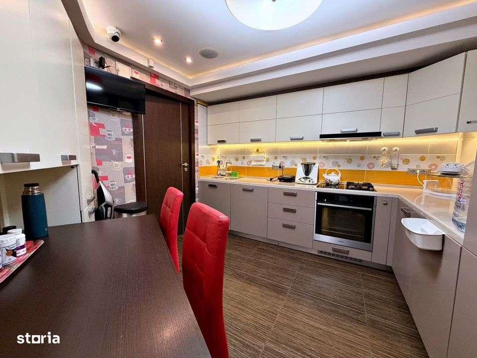 3 cam - 143 mp - Et.1/3 - 2 bai, 2 balcoane – Ghencea, An 2009-8