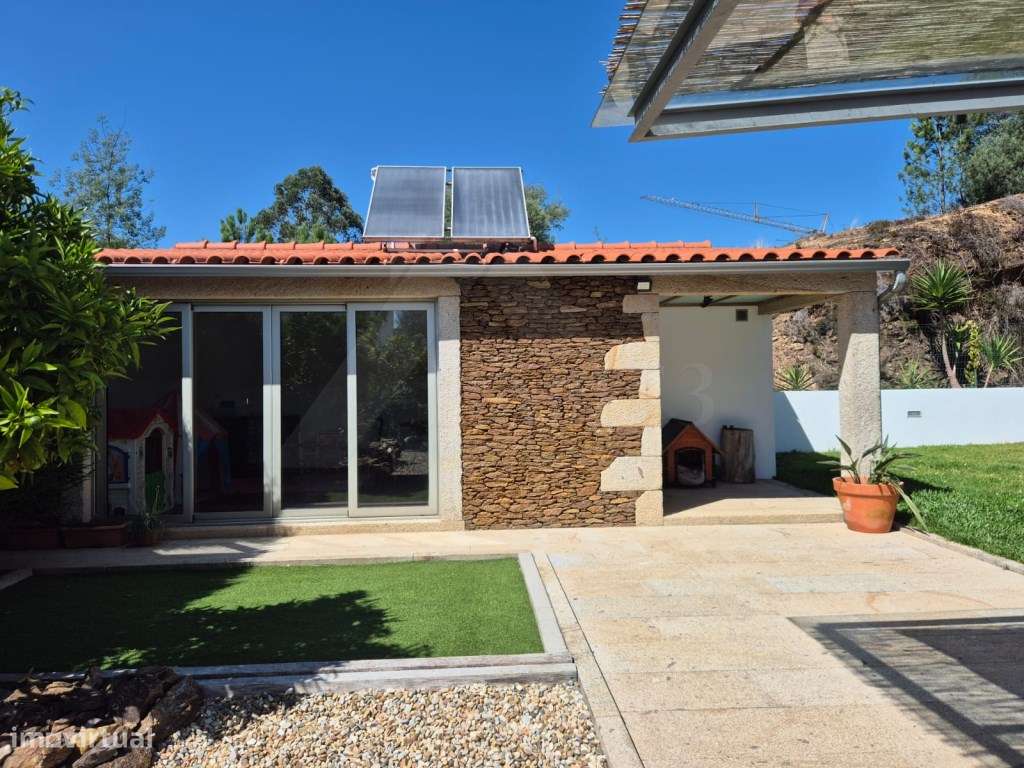 Moradia T4 com Suite, Jardim e Garagem - Centro de Ponte de Lima-52
