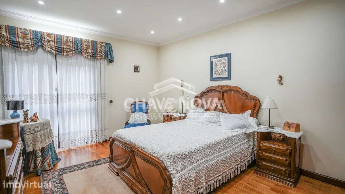 MORADIA V4 C/ PISCINA E TERRENO C/ ÁRVORES DE FRUTO-14