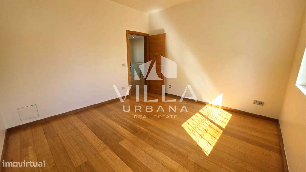 Moradia T3 +1 com Garagem localizada numa zona tranquila em Belverde-6
