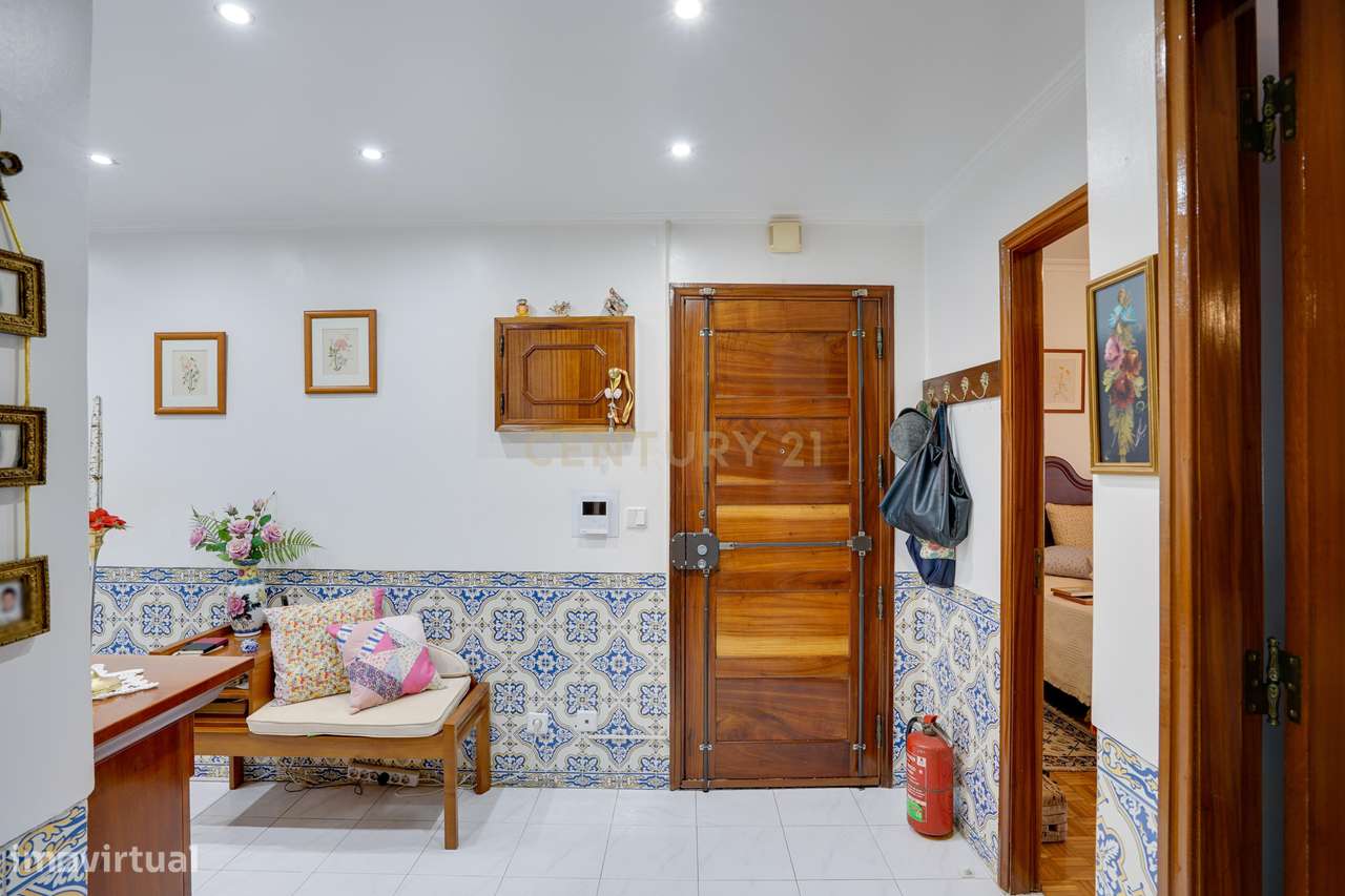 APARTAMENTO T3 COM GARAGEM E ARRECADAÇÃO - CASAL DO CHAPIM - ODIVELAS-25