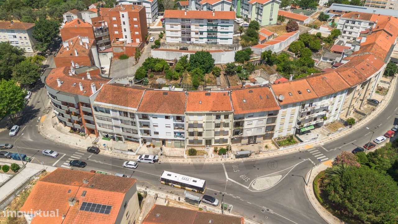 Apartamento T2 Transformado em 3 Estúdios – Bairro Norton de Matos, Co-9