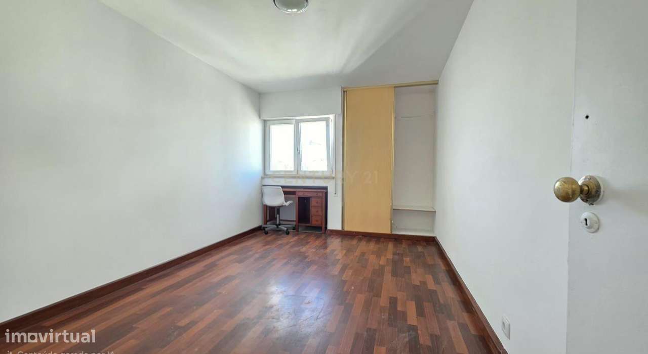 Apartamento T5 Duplex com Vista Panorâmica em Loures-17