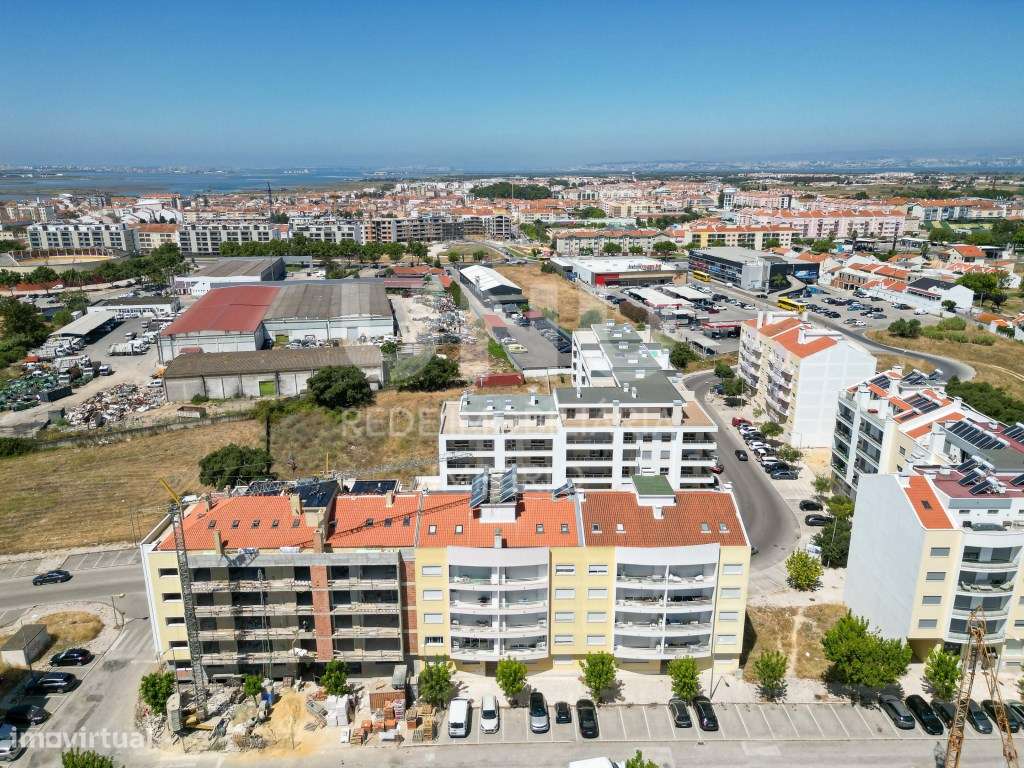 FANTÁSTICO APARTAMENTO T3 NO MONTIJO-21