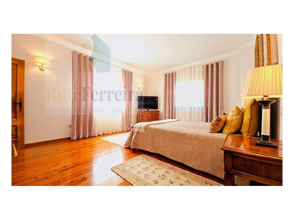 Moradia Isolada com amplo espaço exterior !!-35