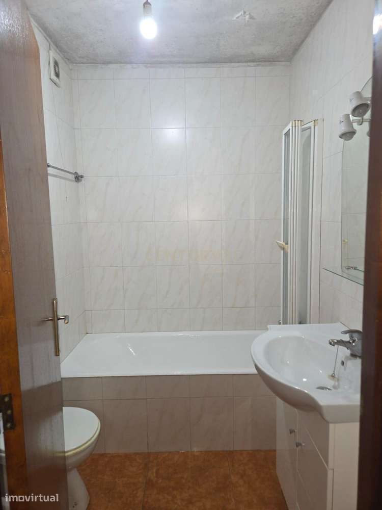 T2 com Grande Potencial na Póvoa de Varzim e Excelente Preço-32