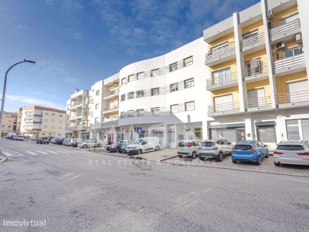 Apartamento T1 com excelentes áreas e parqueamento exterior privado...-25