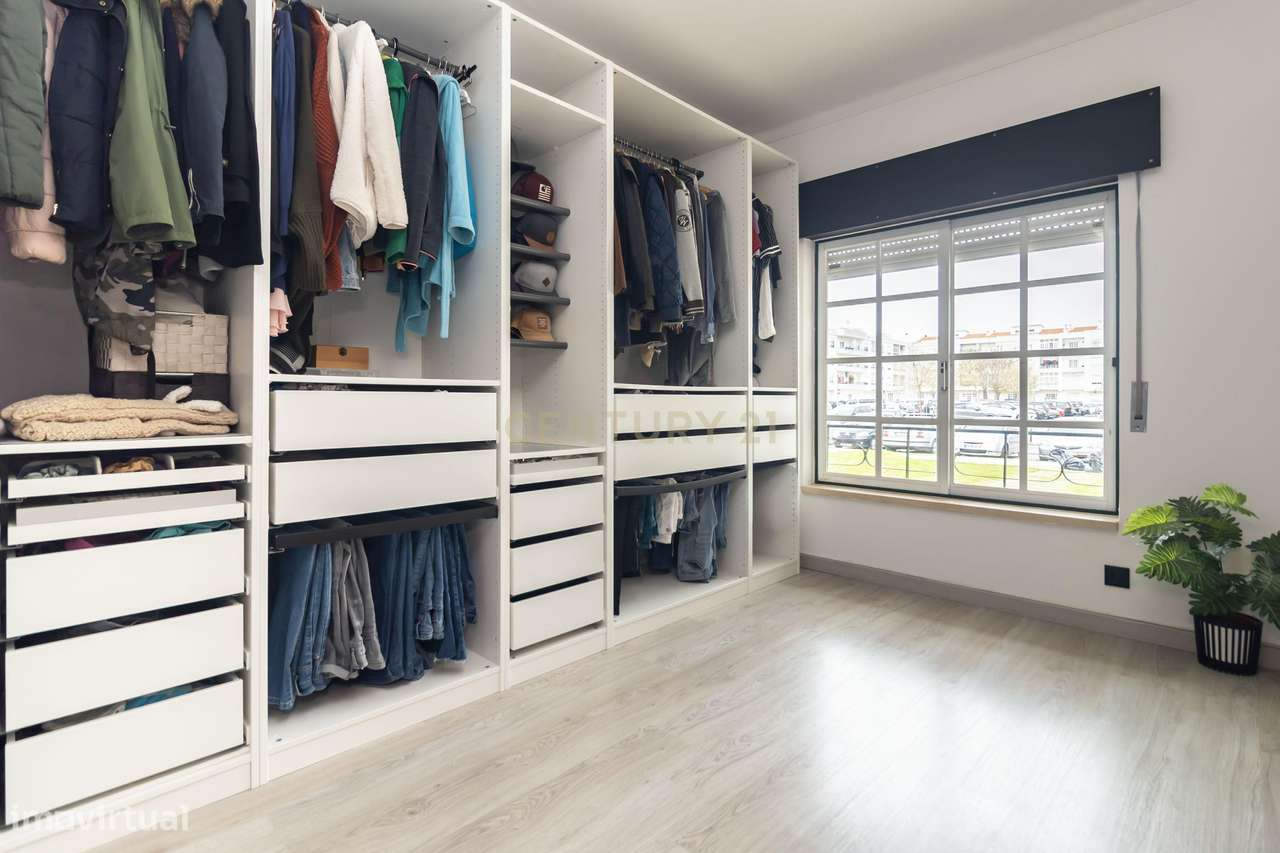 Apartamento T2 totalmente remodelado, localizado no Pinhal Novo,-6