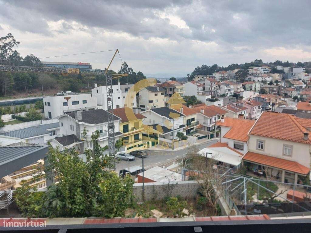 Moradia T4 geminada de 3 frentes em Baguim do Monte, Gondomar-25