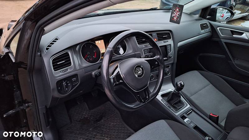 Volkswagen Golf VI 1.6 TDI Trendline - 12