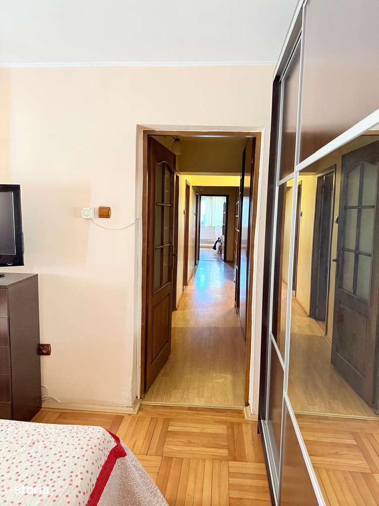 Apartament 4 camere zona Siderurgistilor (Magazinul Top)