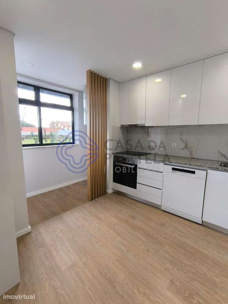 Apartamento T2+1 totalmente remodelado em Monte dos Burgos - Grande imagem: 3/26