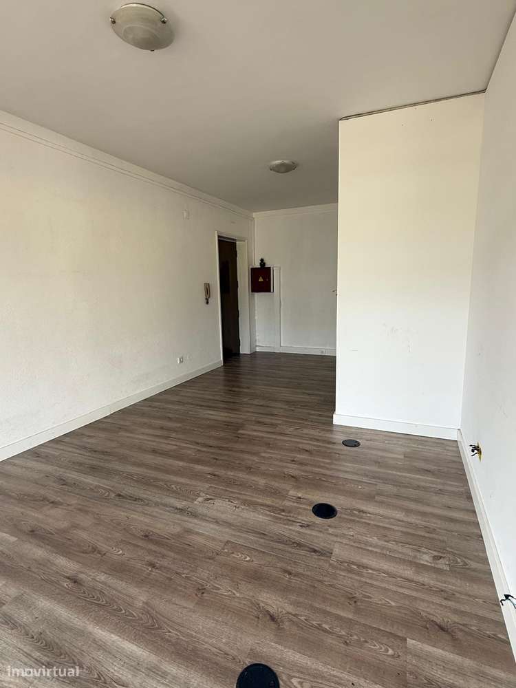 Espaço comercial, Canelas (Rechousa)-3