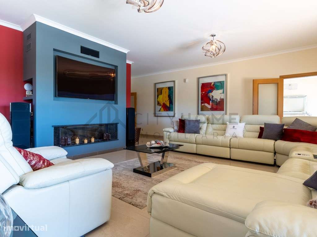 Moradia T5 contemporânea com Piscina e vista Mar na Galé em Albufeira - Grande imagem: 4/43