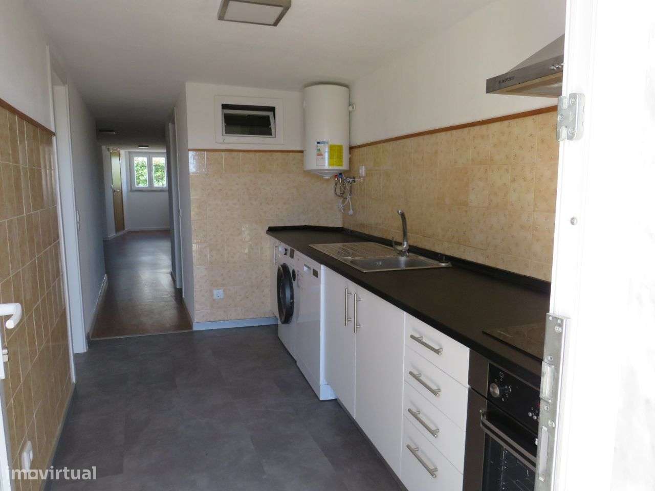 Vende-se Fração A - R/C Moradia Bifamiliar toda remodelada - Grande imagem: 5/30