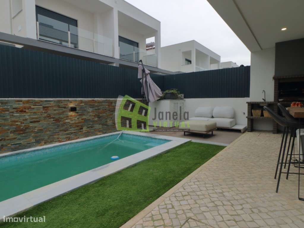 Moradia Geminada T3 com Piscina - Pinhal do General, Fernão Ferro - Grande imagem: 2/17