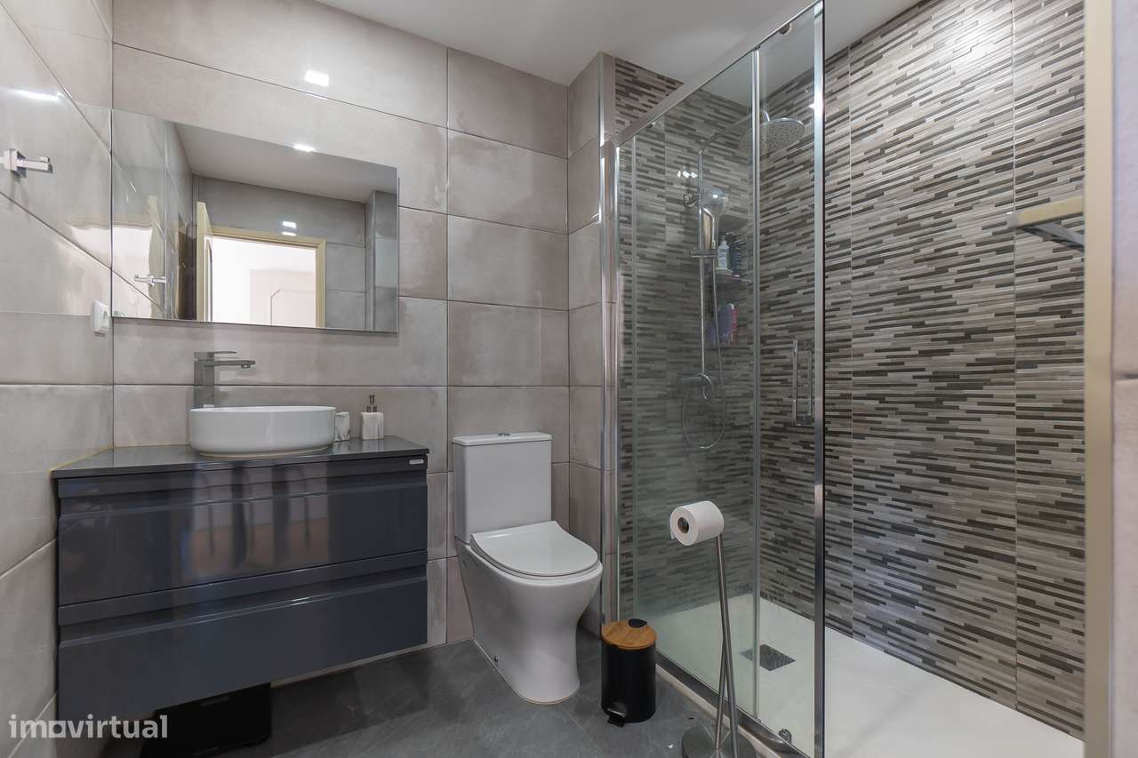 T3 com Varanda + Garagem | A 600m do Metro da Venda Nova-20