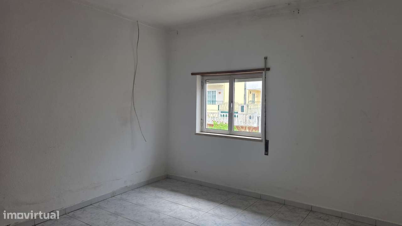 Moradia térrea T4, habitável, sem licença - M. Grande-11