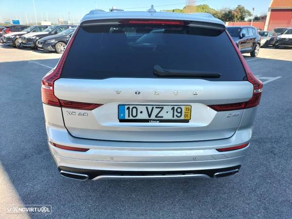 Volvo XC 60 2.0 D4 R-Design Geartronic - 4