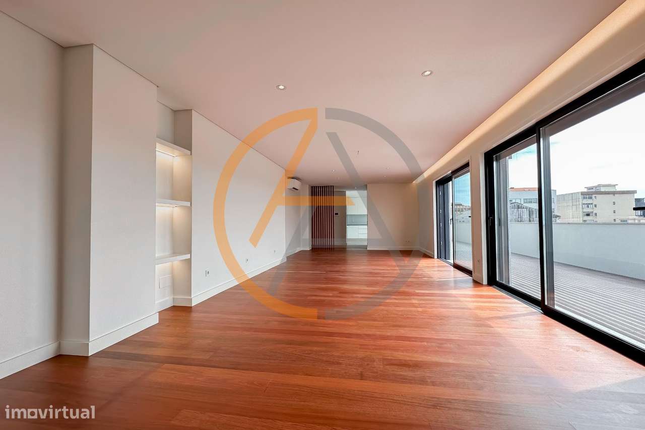 Penthouse T4  | Terraço e Garagem | Centro de Matosinhos - Grande imagem: 5/43