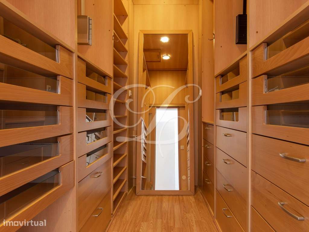 Moradia T5 c/ Piscina e Zona Lounge | Estoril-35