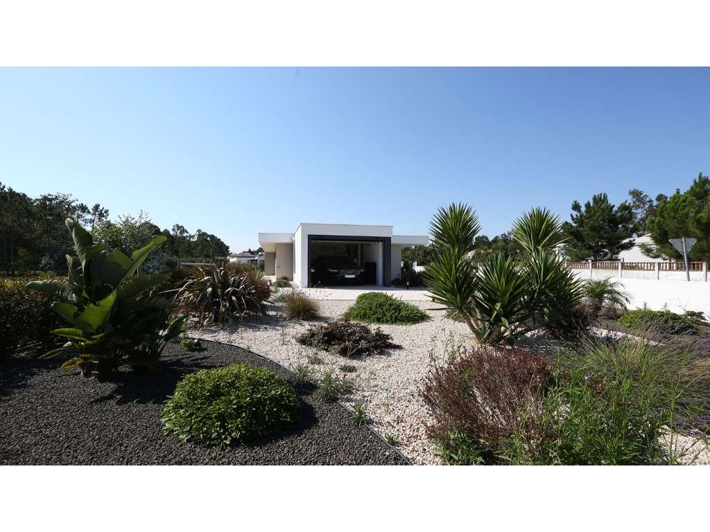 Moradia T4 Contemporânea com Piscina, Jardim e Excelente Localizaçã...-9