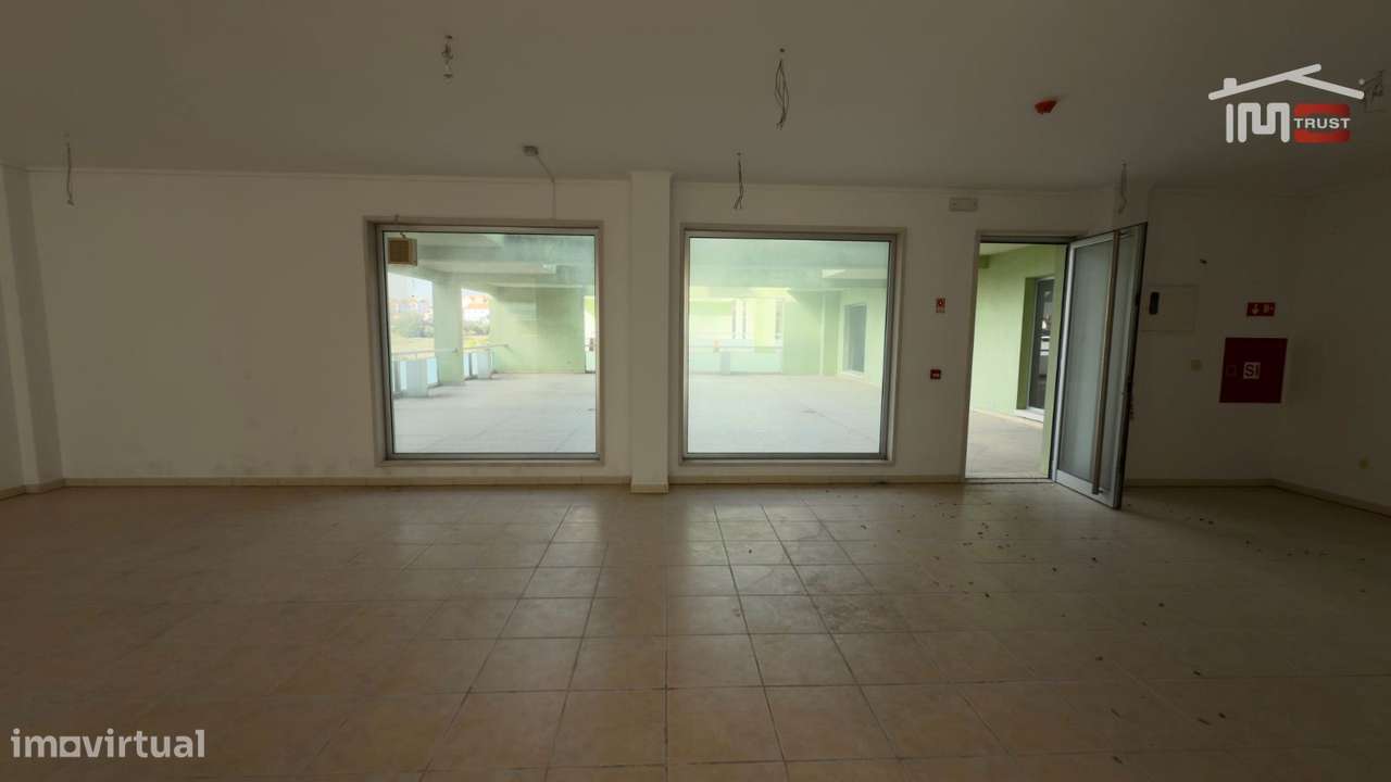Loja 160m2 Camarate - Espaço Disponível a todas as Actividades Come...-3