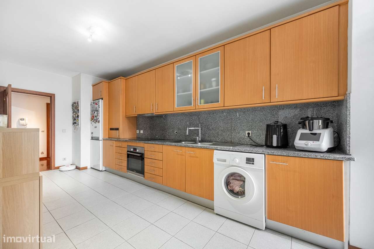 Apartamento T3 com áreas generosas junto à Makro – Braga-7