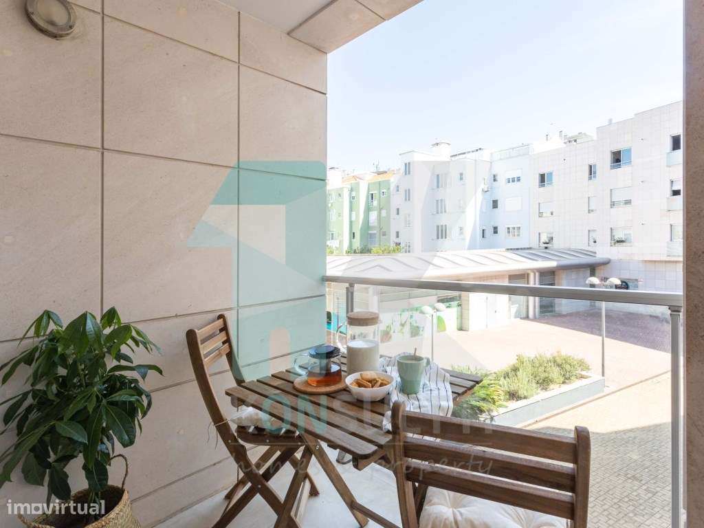 Fantástico Apartamento T2 com varanda e Vista RIo - Restelo - Grande imagem: 2/23