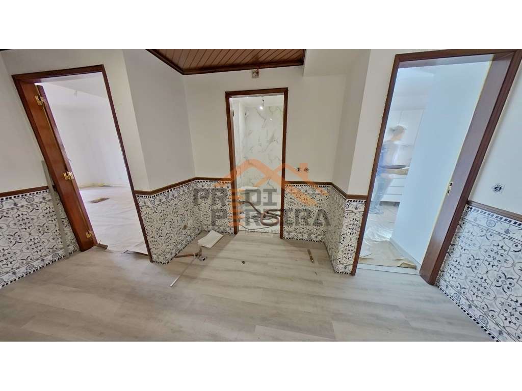 T2 renovado na Tapada das Mercês - A oportunidade que procurava, es... - Grande imagem: 5/23