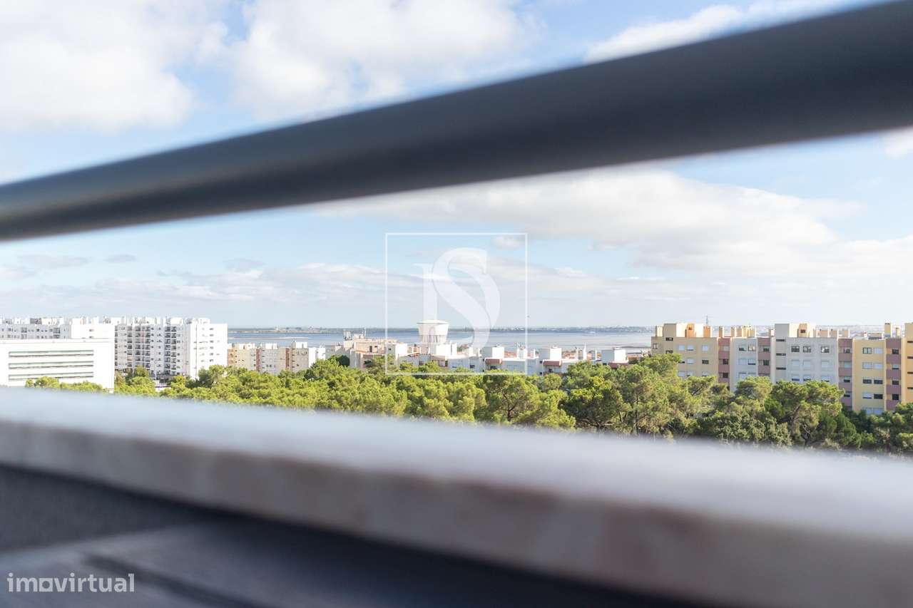 Apartamento T2 com Varanda, Vista Desafogada, Parqueamento e Arrecadaç - Grande imagem: 4/30