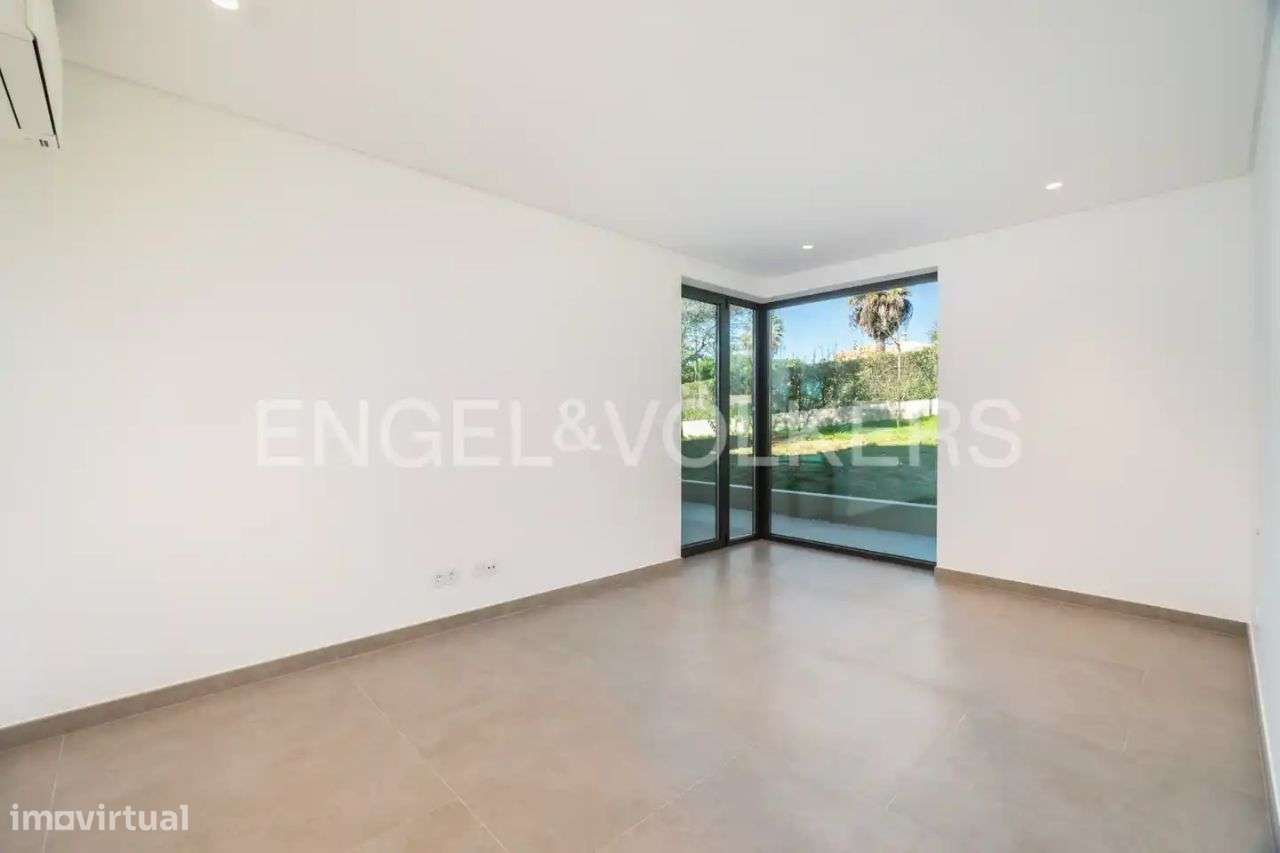 Moradia V4 Exclusiva perto do Carvoeiro-24