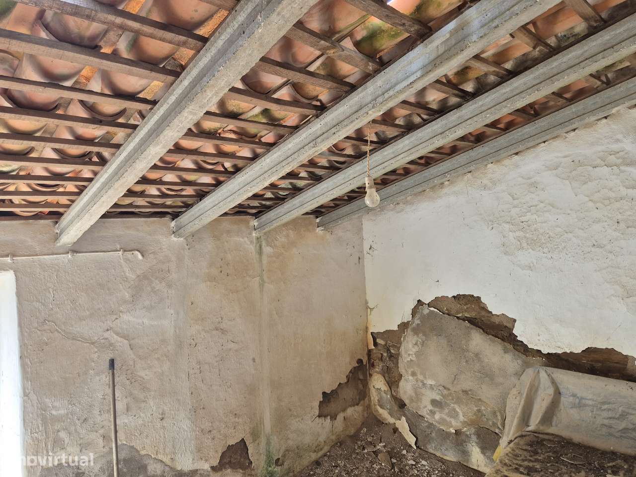 2 moradias terreas com terreno separado na Corte Zorrinho-Almodovar-5